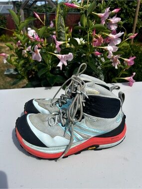 Topo Women’s Light Blue and Coral Hiking Boots Size 10